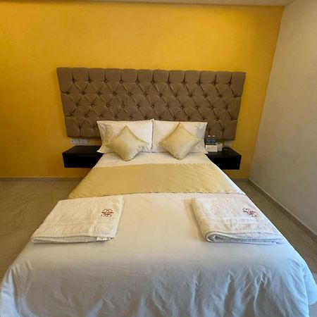 צ'ולולה Oyo Hotel Familiar Tollan מראה חיצוני תמונה