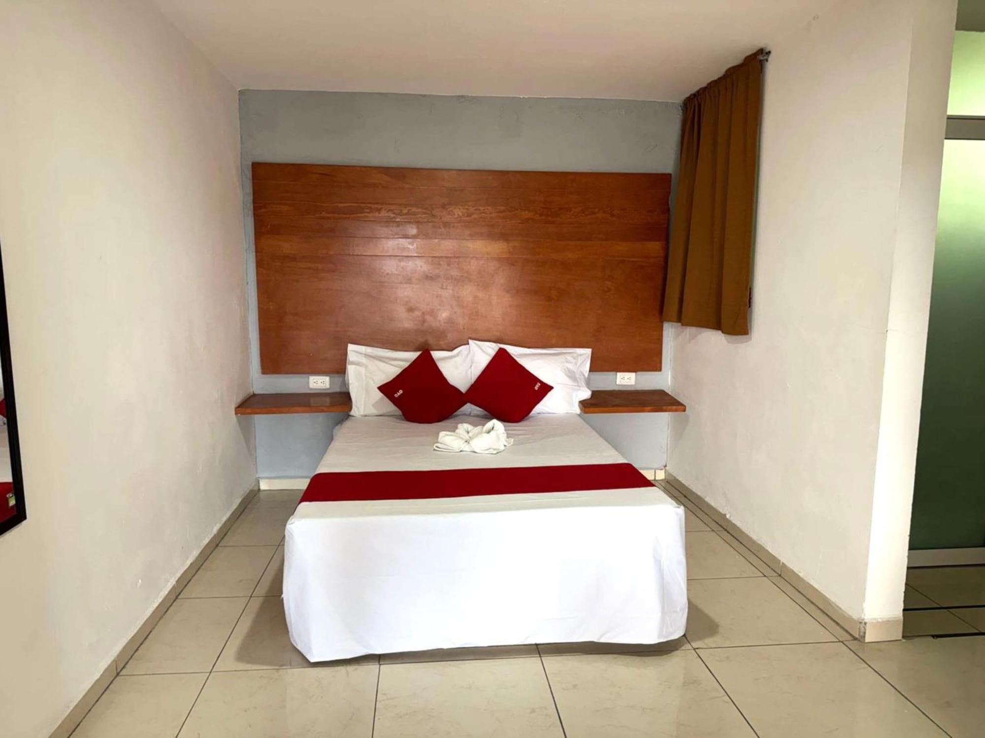 צ'ולולה Oyo Hotel Familiar Tollan מראה חיצוני תמונה