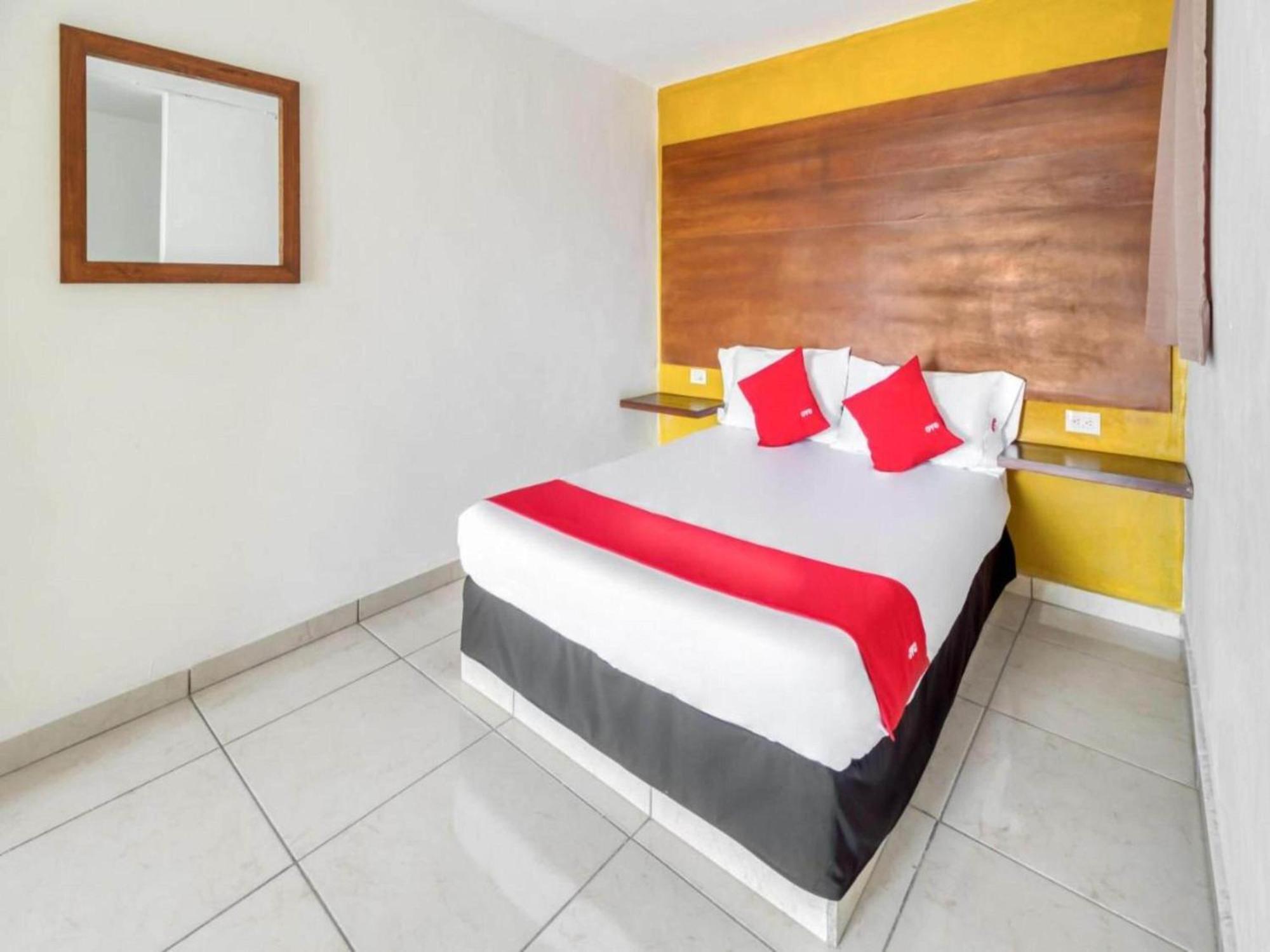 צ'ולולה Oyo Hotel Familiar Tollan מראה חיצוני תמונה