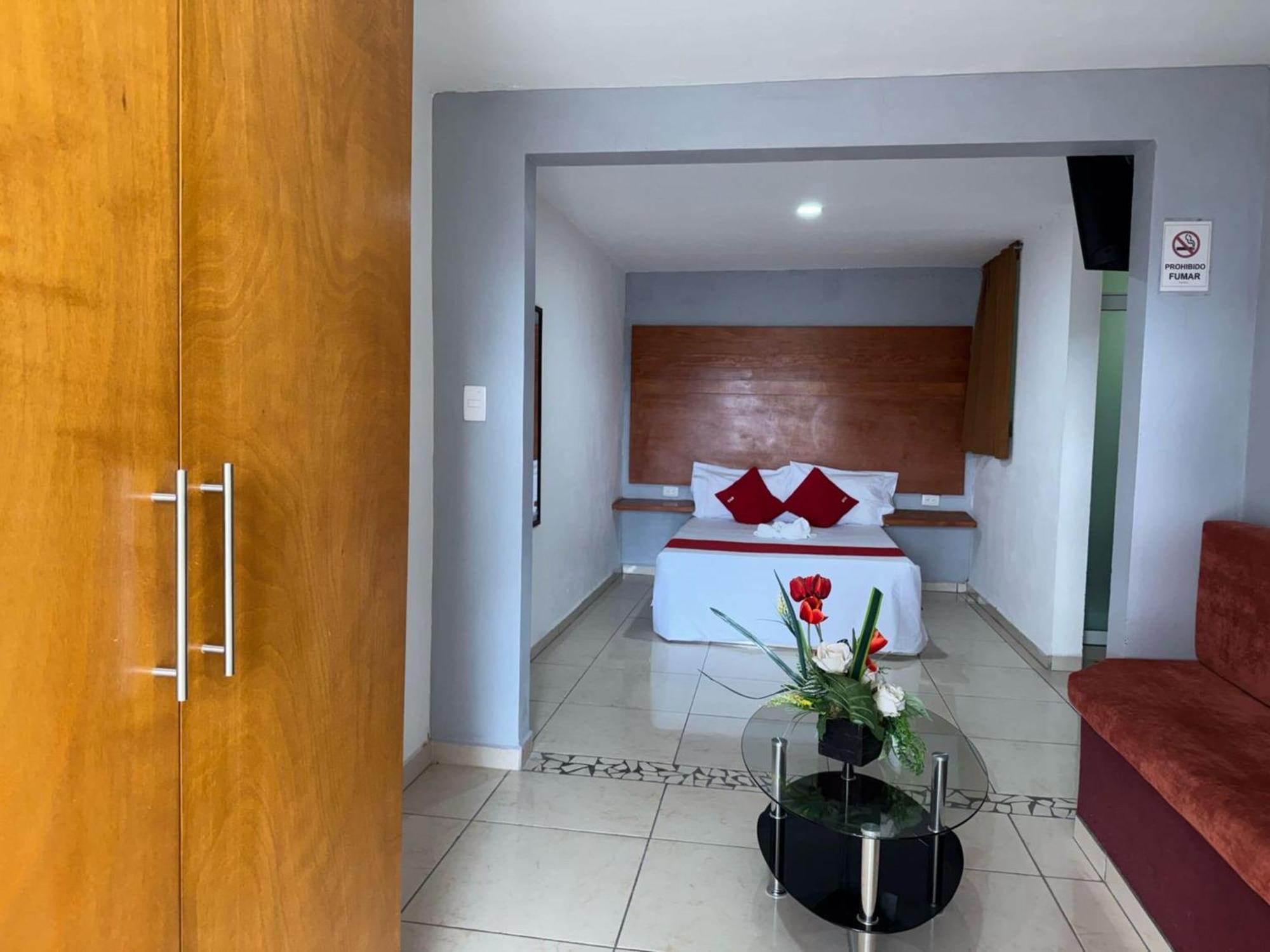 צ'ולולה Oyo Hotel Familiar Tollan מראה חיצוני תמונה