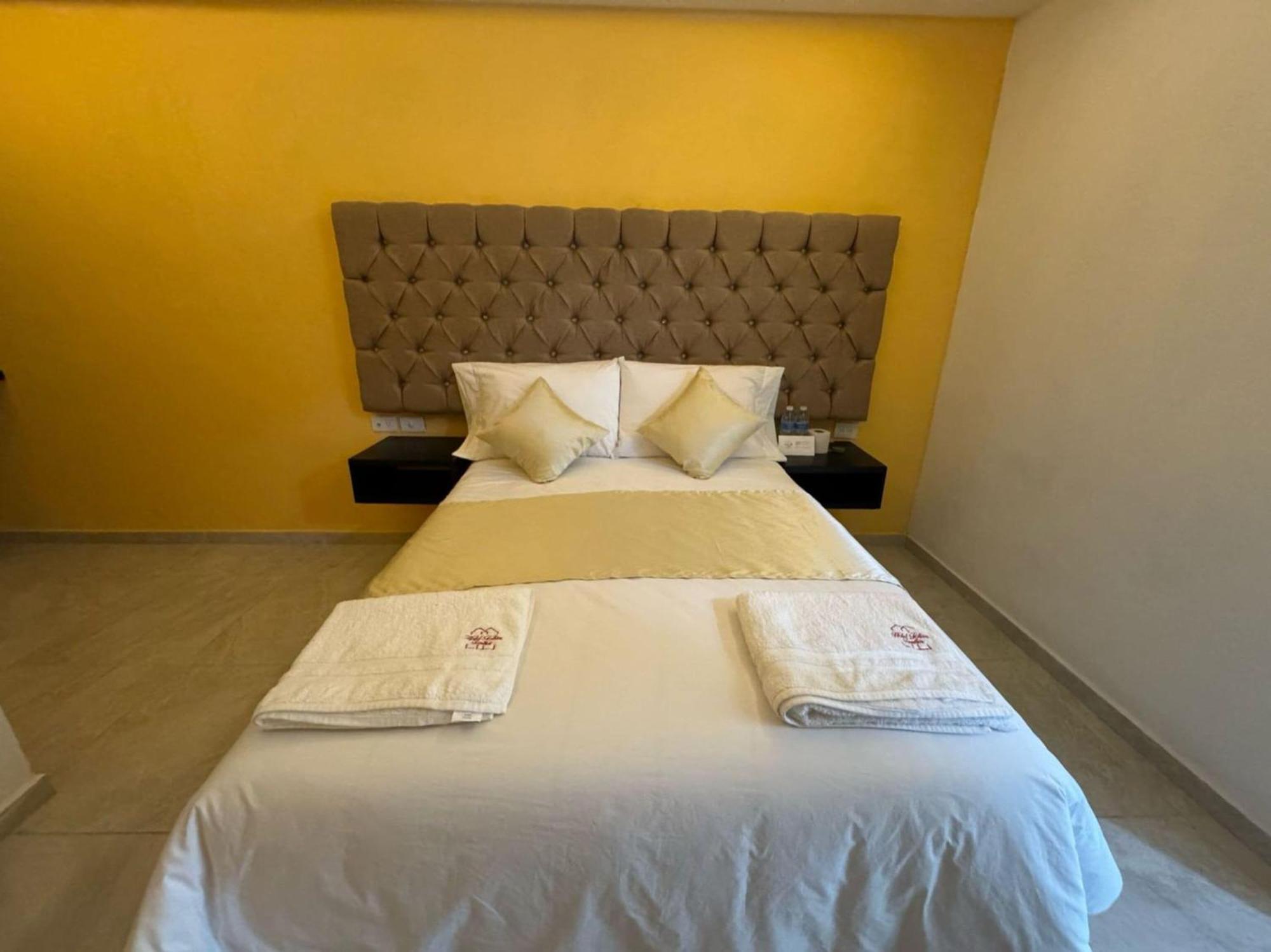צ'ולולה Oyo Hotel Familiar Tollan מראה חיצוני תמונה