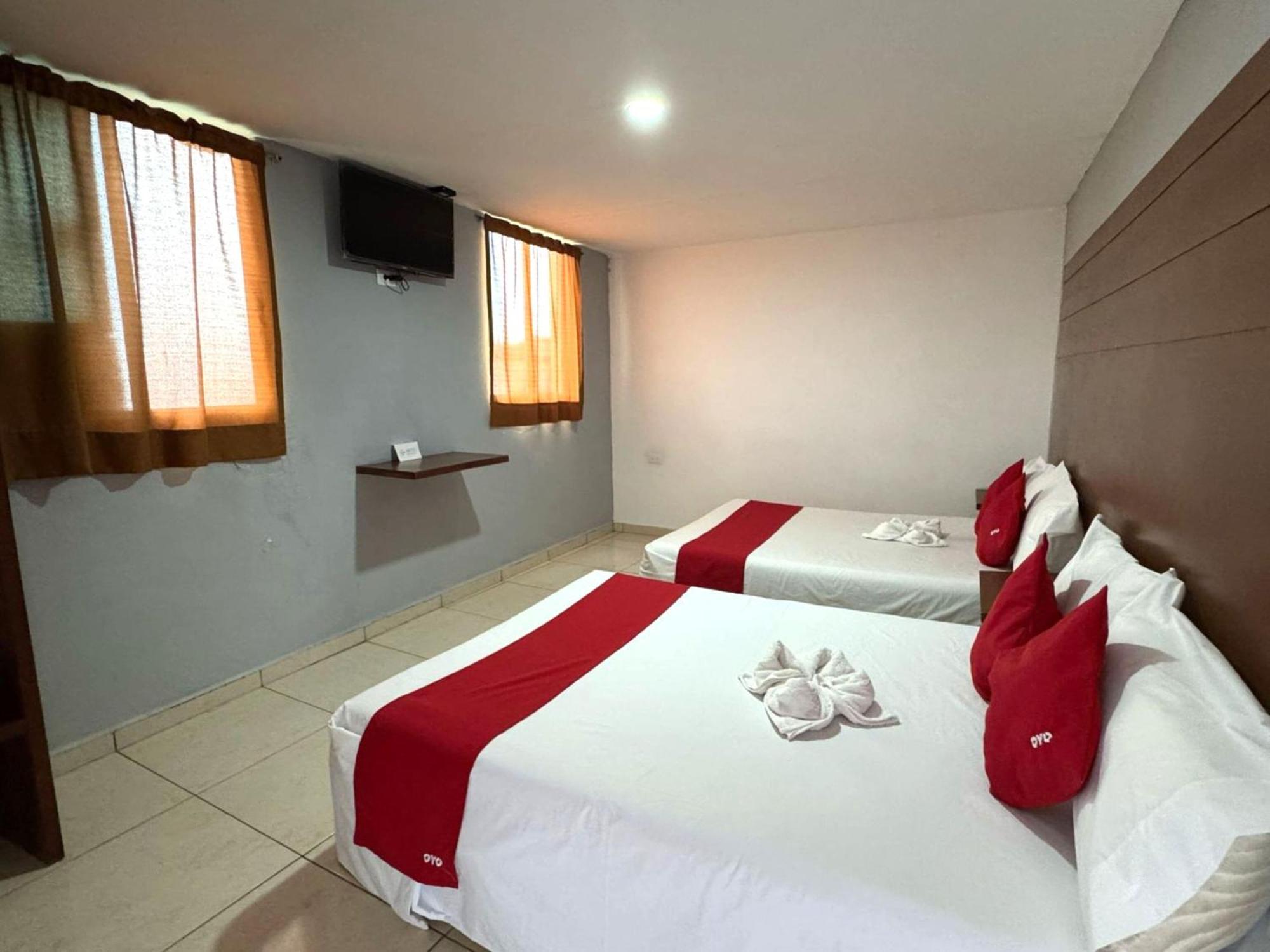 צ'ולולה Oyo Hotel Familiar Tollan מראה חיצוני תמונה